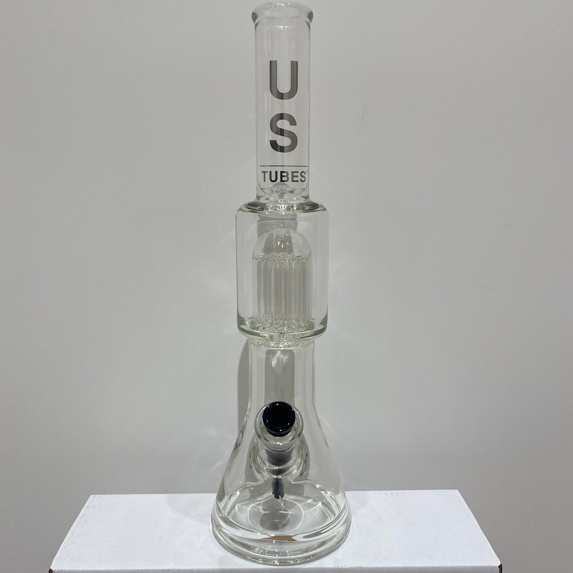 US Tubes 19 Inch Beaker with 16 Arm Tree Percolator 60 x 9mm and 24mm Joint