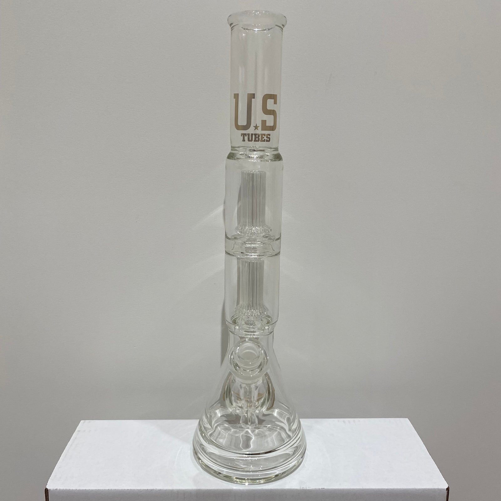 US Tubes 19 Inch Beaker with Double Profile Tubing Circ Perc 50 x 7mm and 24mm Joint